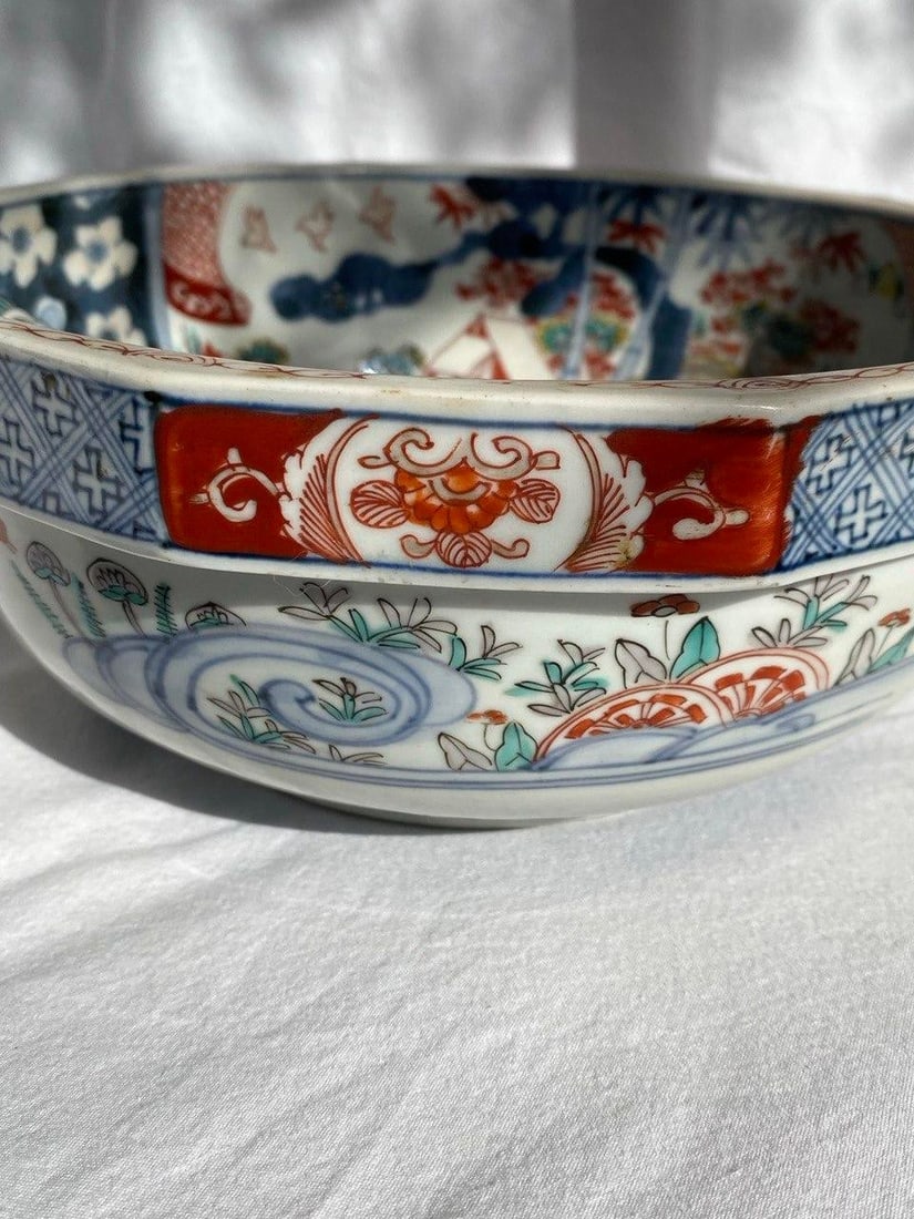 Large 19th Century Japanese Imari Octagonal Bowl With Karashishi & Landscape Panels - 11