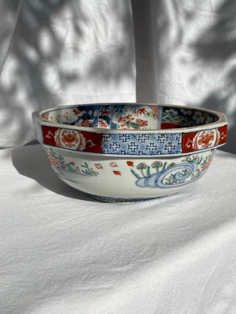 Large 19th Century Japanese Imari Octagonal Bowl With Karashishi & Landscape Panels - 3
