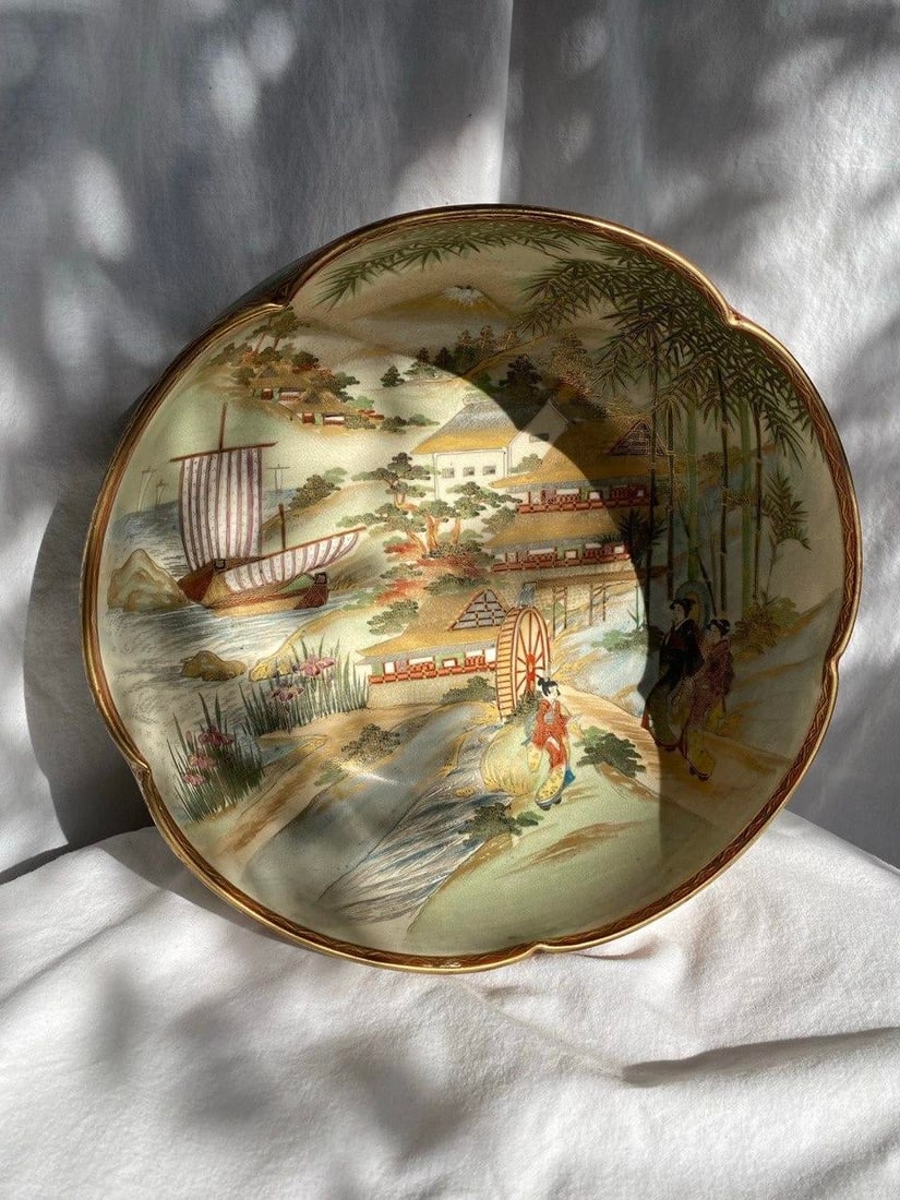 Large Antique Japanese Satsuma Scenic Bowl With Scalloped Rim – Autumn Landscape, Figures & - 5