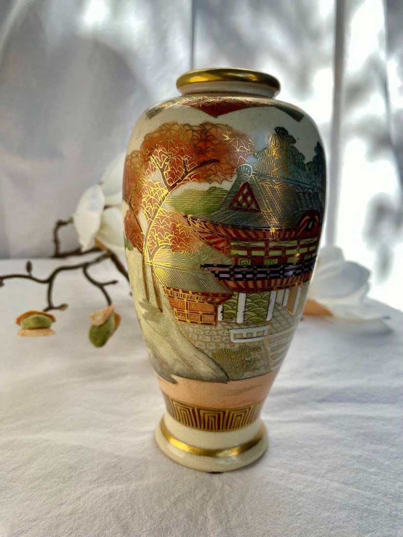 Japanese Satsuma Landscape Vase With Gilt Temple Scene, Late Meiji–TaishÅ Period - 2