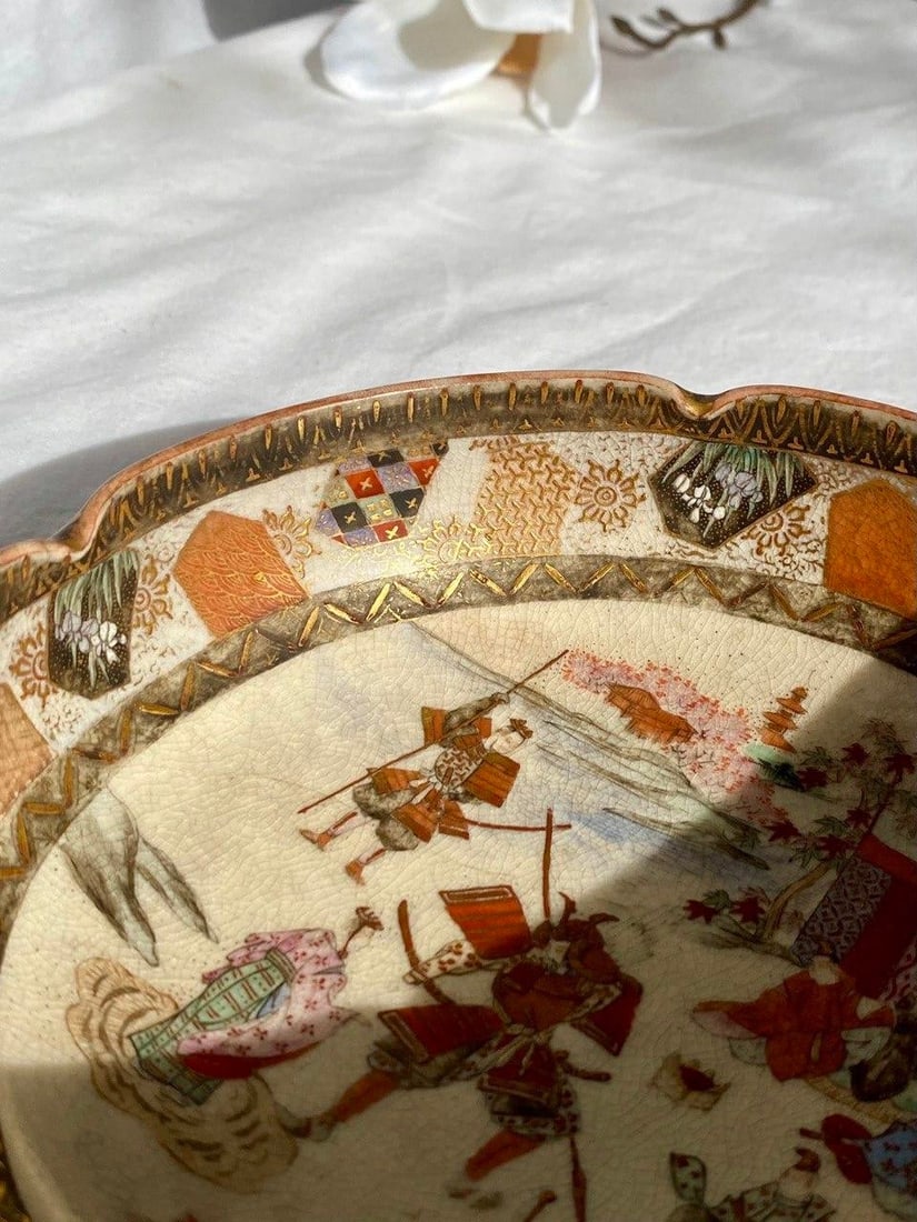 Antique Japanese Satsuma Bowl, Meiji Period (C. 1885–1905), Samurai Scene With Moriage Gilt - 3
