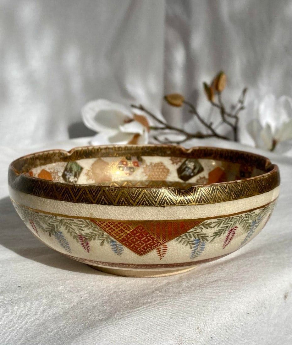 Antique Japanese Satsuma Bowl, Meiji Period (C. 1885–1905), Samurai Scene With Moriage Gilt - 6