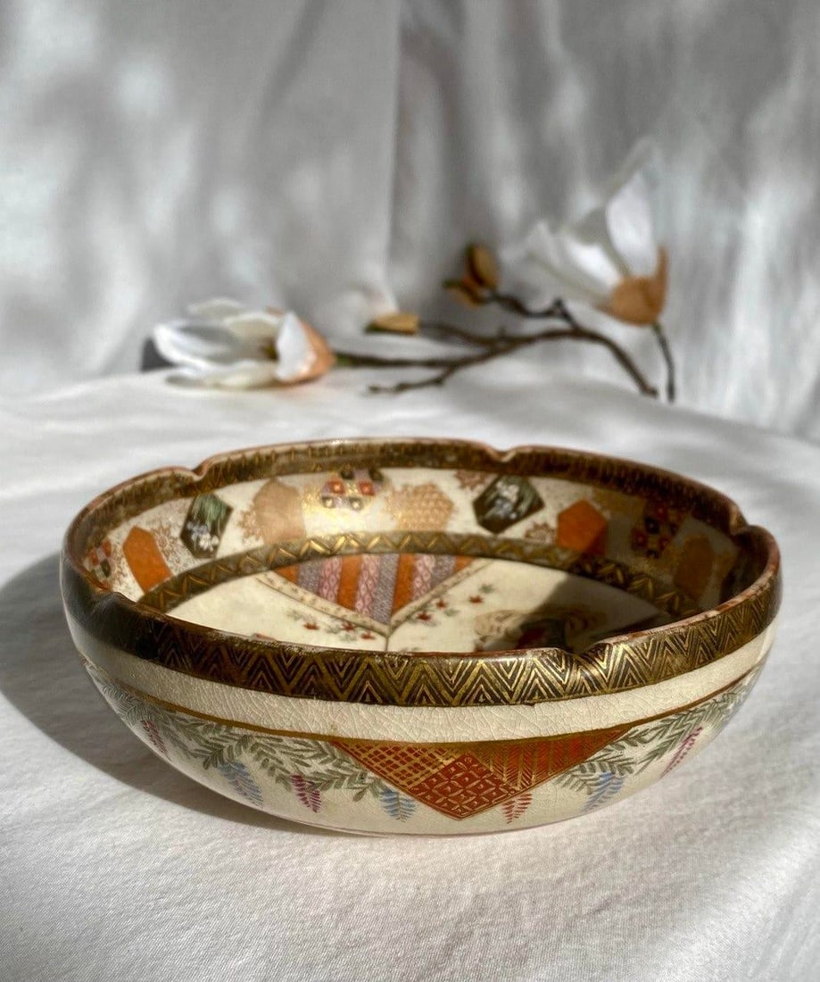 Antique Japanese Satsuma Bowl, Meiji Period (C. 1885–1905), Samurai Scene With Moriage Gilt - 7