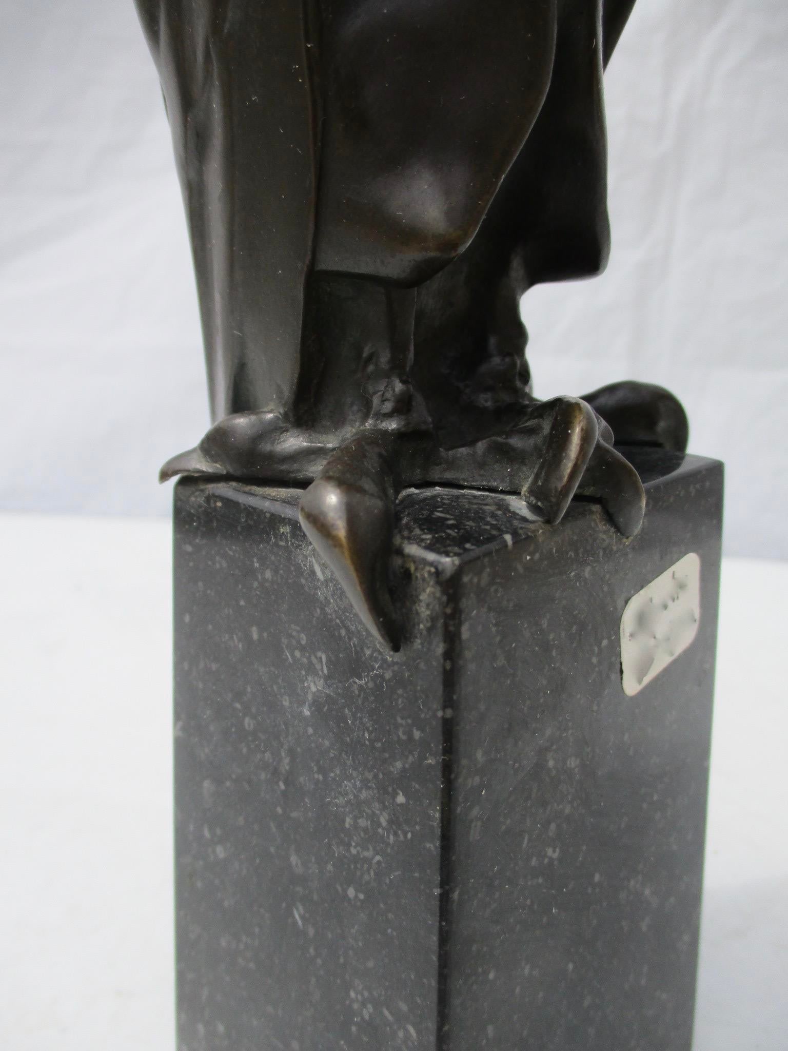 Art Deco Hunting Bird Sculpture on Porphyry Plinth - 7