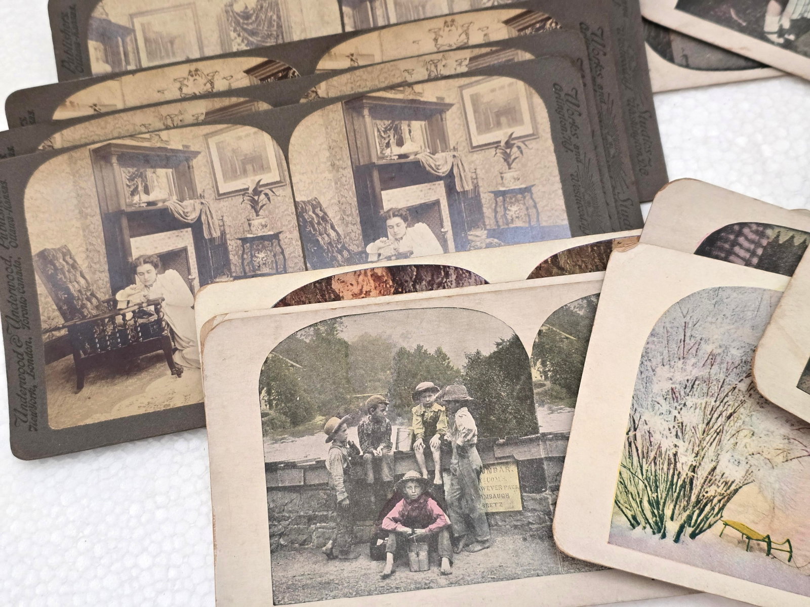 1900s Underwood & Underwood Stereoscope Viewfinder (Set of 2) and 66 Original Cards - 6