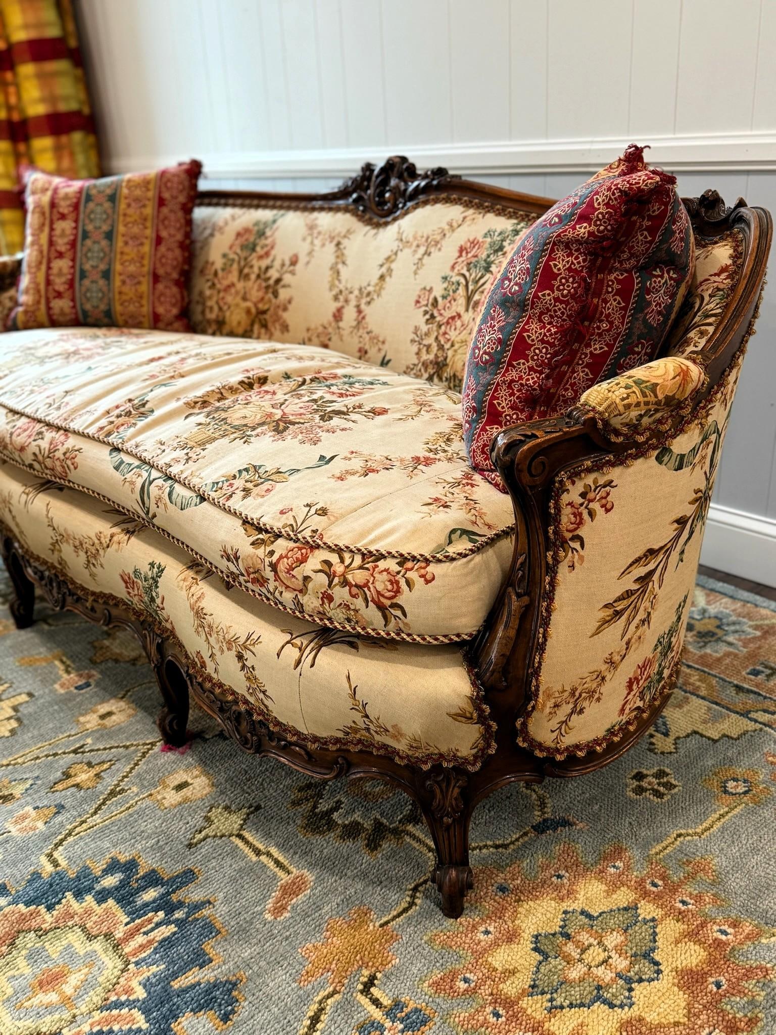 Mid 20th Century Louis XV Carved Walnut Settee | Newly Upholstered French Linen & Down Cushion | Pal - 11