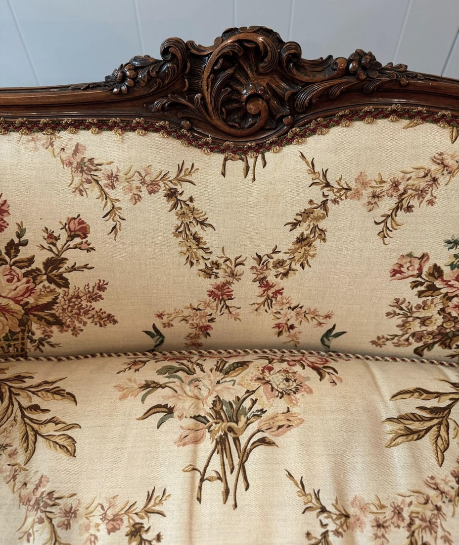 Mid 20th Century Louis XV Carved Walnut Settee | Newly Upholstered French Linen & Down Cushion | Pal - 12