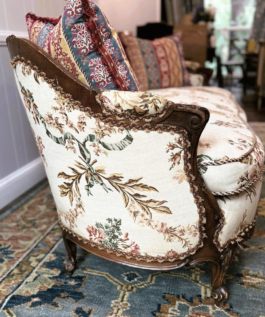 Mid 20th Century Louis XV Carved Walnut Settee | Newly Upholstered French Linen & Down Cushion | Pal - 14
