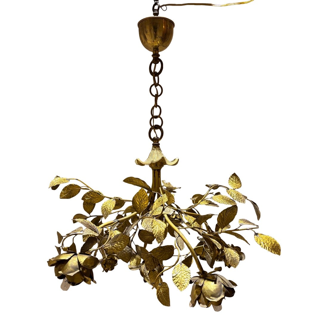 1950s Tole Italian Chandelier From Florence in Brass: Elegant vintage lamp with sculpted brass leaves and bloomed roses to add a romantic, classy accent to your space. This Florentine piece was crafted using the tole metalwork technique. Condition: