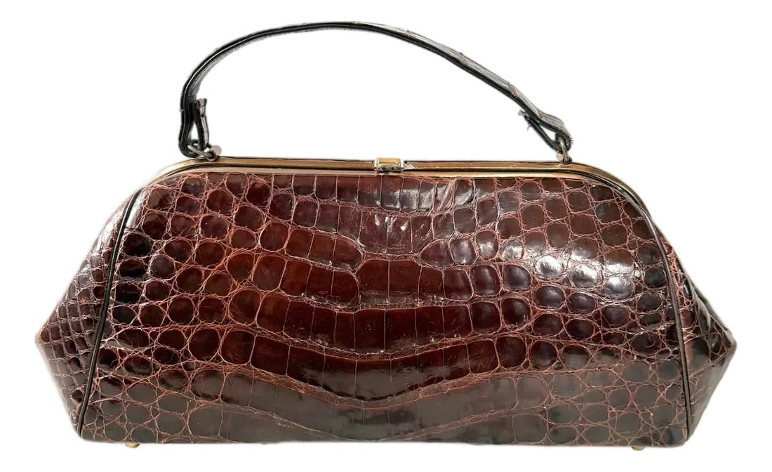 Vintage Leather Faux Corc Handbag: Lovely vintage leather handbag with faux crocodile print. Includes a small pocket mirror and coin purse. Metal top closure. Single top handle. Condition: Alterations: Original Condition Unaltered Impe