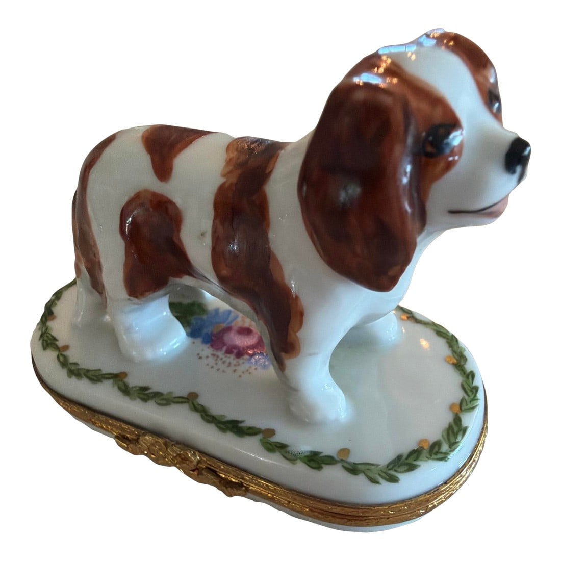 1980s Rare King Charles Spaniel Artoria Limoges Trinket Box Limited Edition France 62: The Rare King Charles Spaniel ARTORIA Limoges Trinket Box is a limited edition collectible piece from France. Made of porcelain and featuring a glossy finish, this small trinket box is adorned with a 