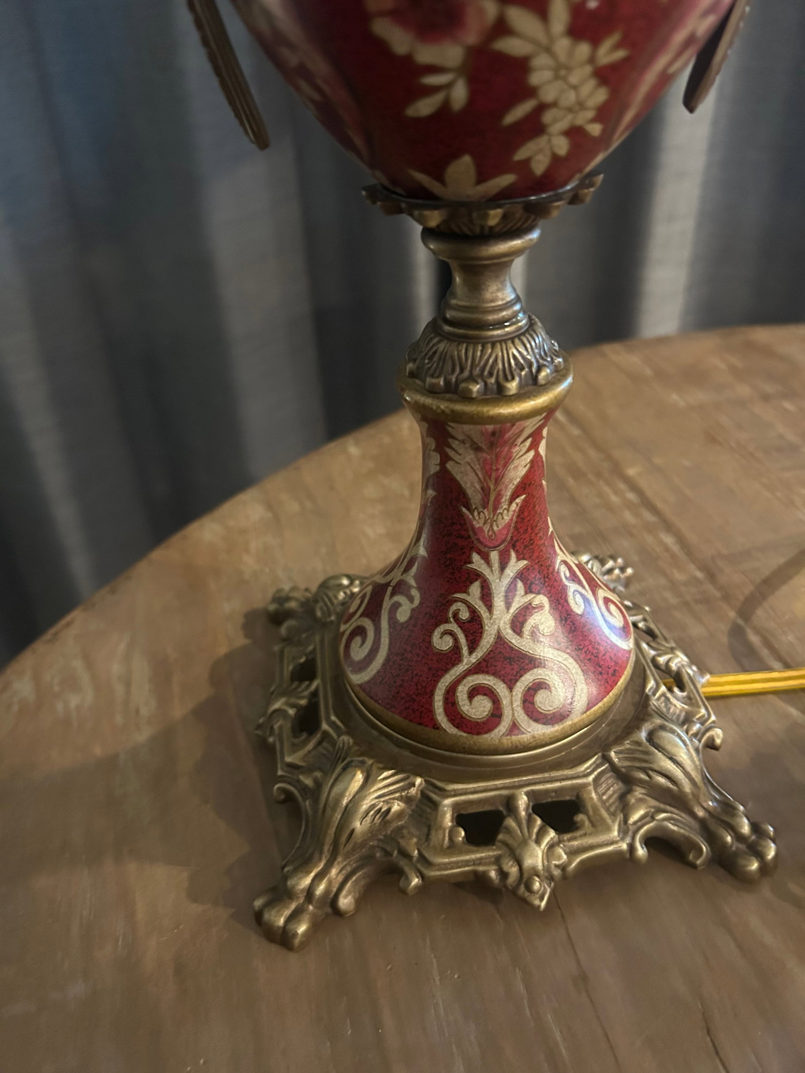 Pristine Mid 20th Century Japanese Moriage Porcelain & Brass Tall Lamps - 7