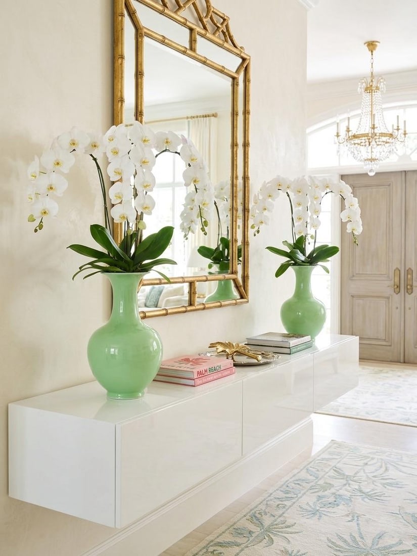 A Pair of Mid-Century Modern Style Porcelain Vases - 10