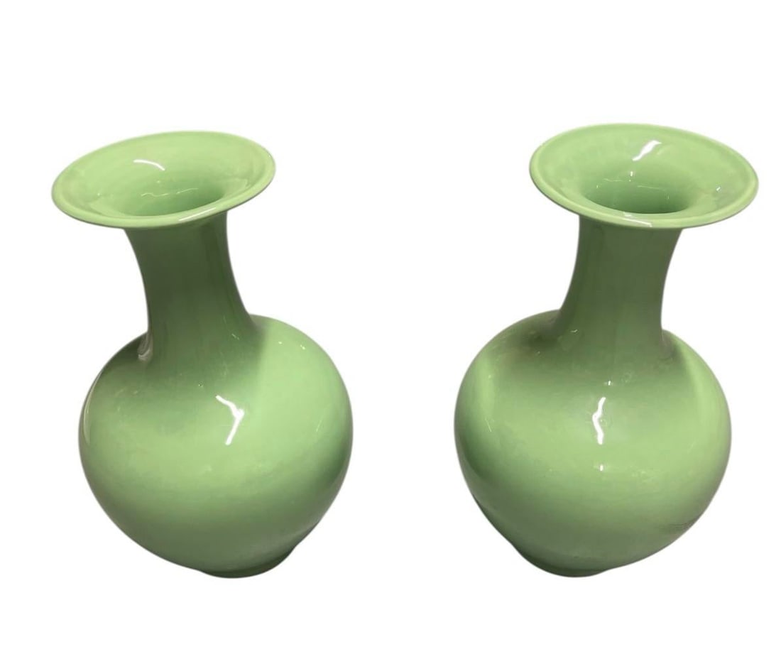 A Pair of Mid-Century Modern Style Porcelain Vases - 3