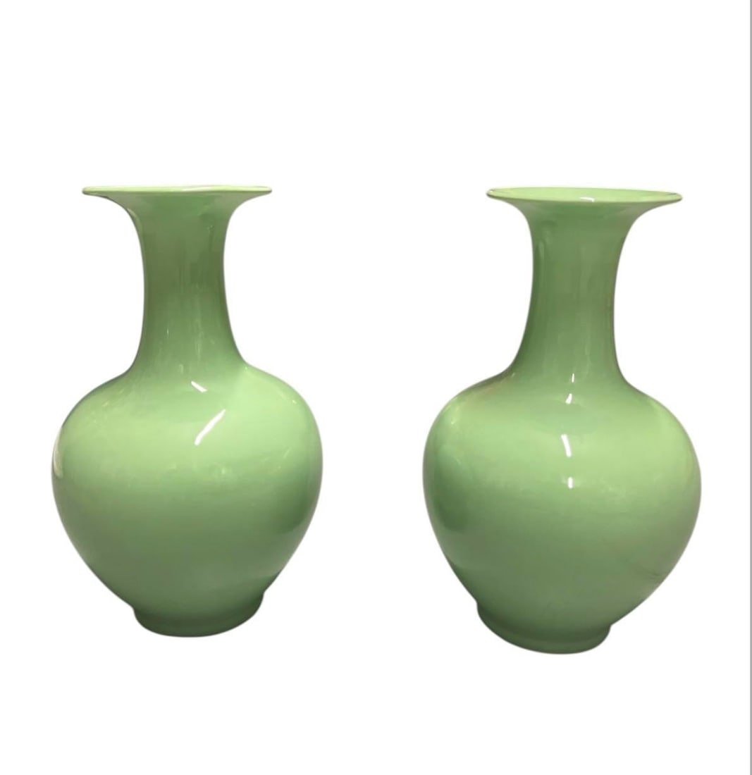 A Pair of Mid-Century Modern Style Porcelain Vases - 4