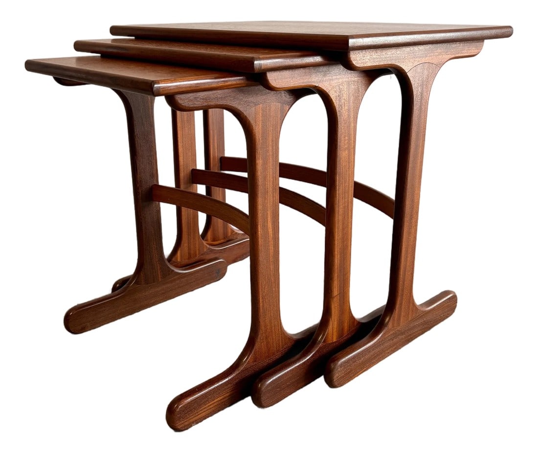 1970s Mid-Century G Plan Teak Nesting Tables – Set of 3: Elegant set of three mid-century modern nesting tables by G Plan, crafted in richly grained teak and showcasing the brand's signature sculptural design. Each table features softly rounded rectangular