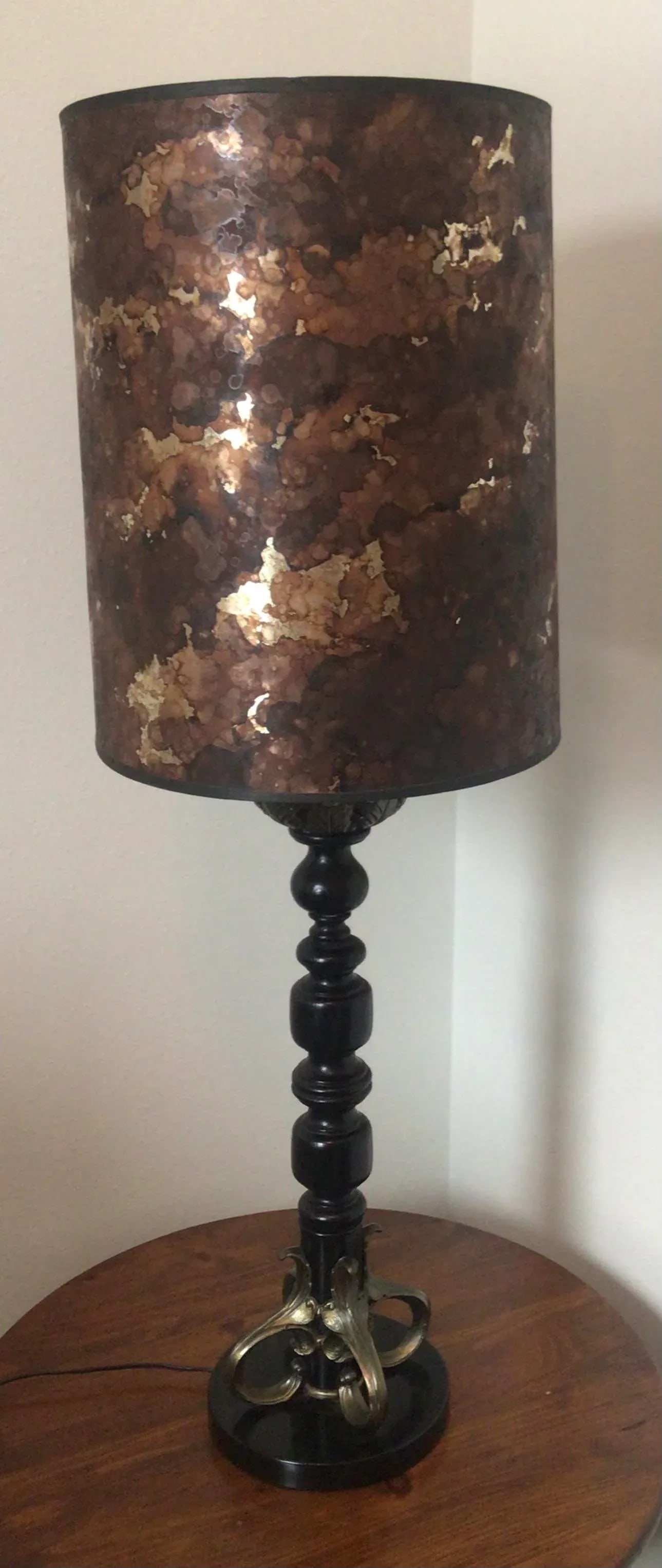 Stiffel 40" Walnut Barley Twist Lamp With Original Mottled Gold Mica Shade and Rare Genuine Blue M - 11