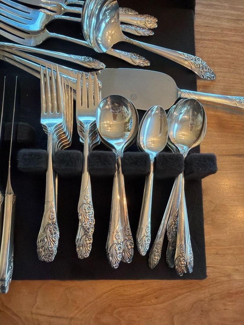 Vintage Oneida Community Silverplate Flatware Set, Evening Star Pattern with Ser - 2