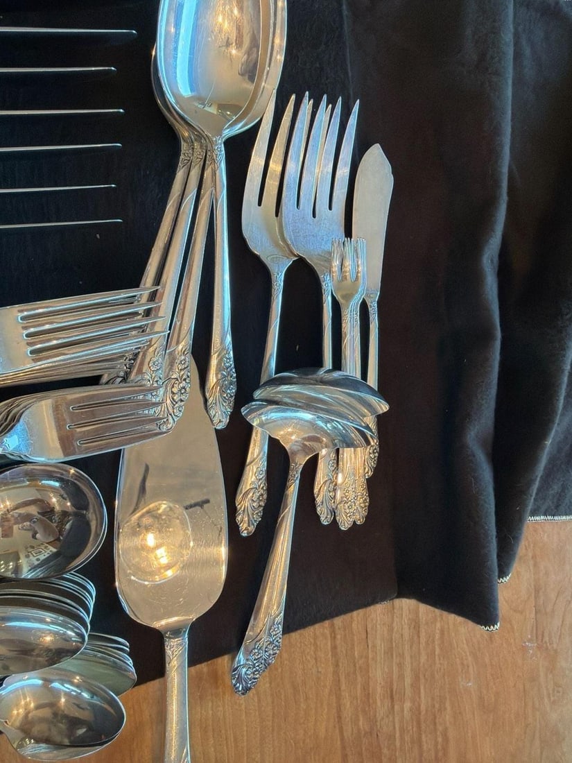 Vintage Oneida Community Silverplate Flatware Set, Evening Star Pattern with Ser - 4