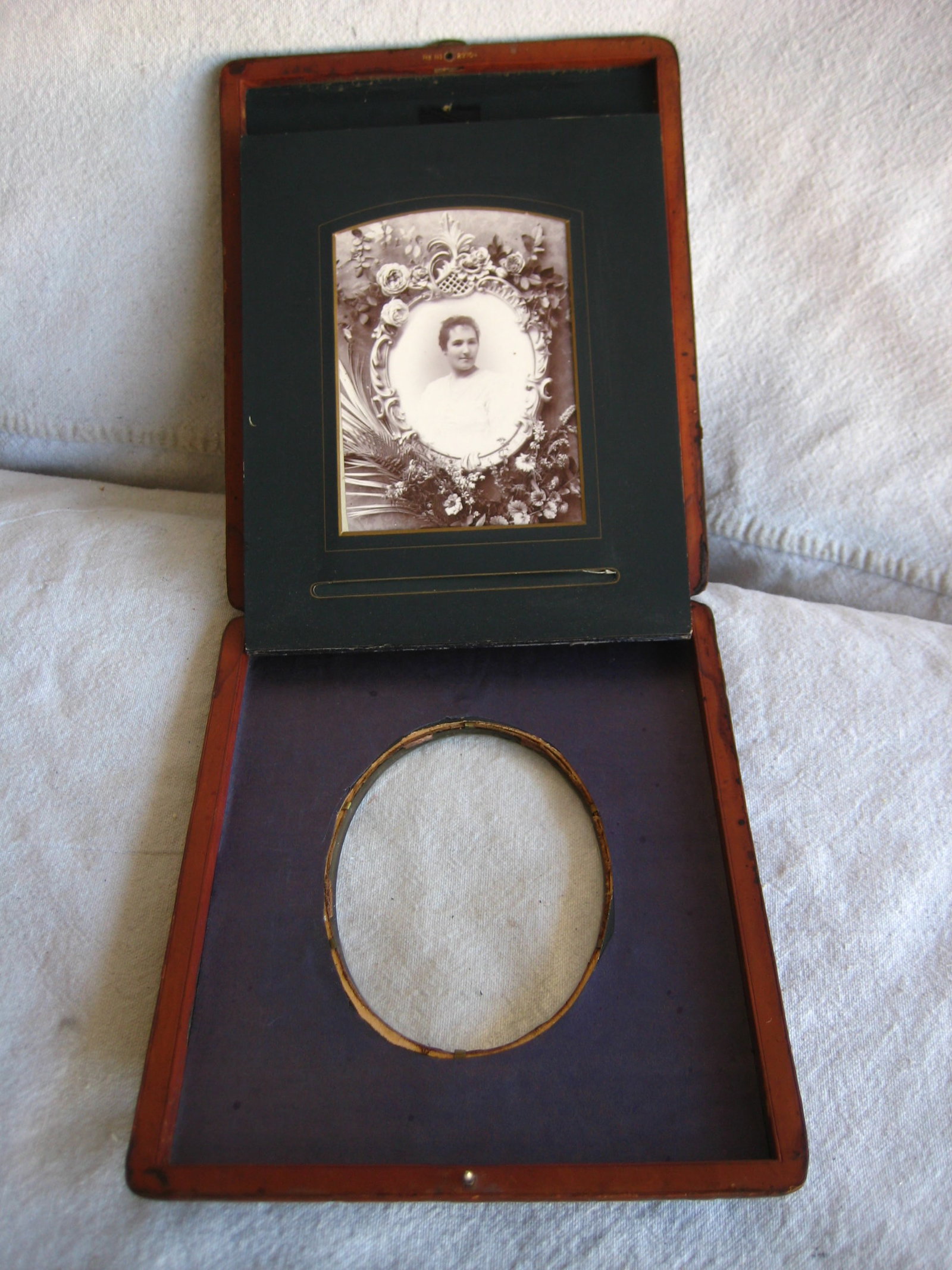Late 19th Century French Art Nouveau Leather Picture and Frame Album - 13