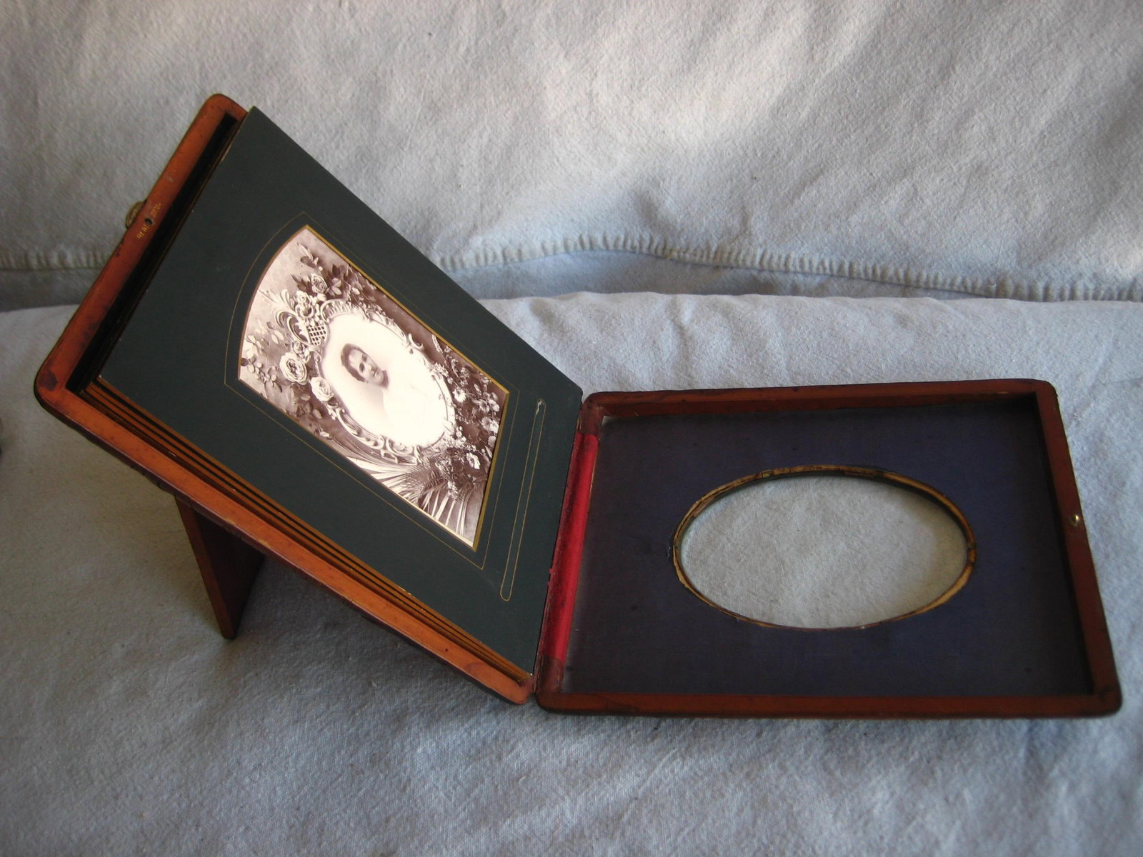 Late 19th Century French Art Nouveau Leather Picture and Frame Album - 15