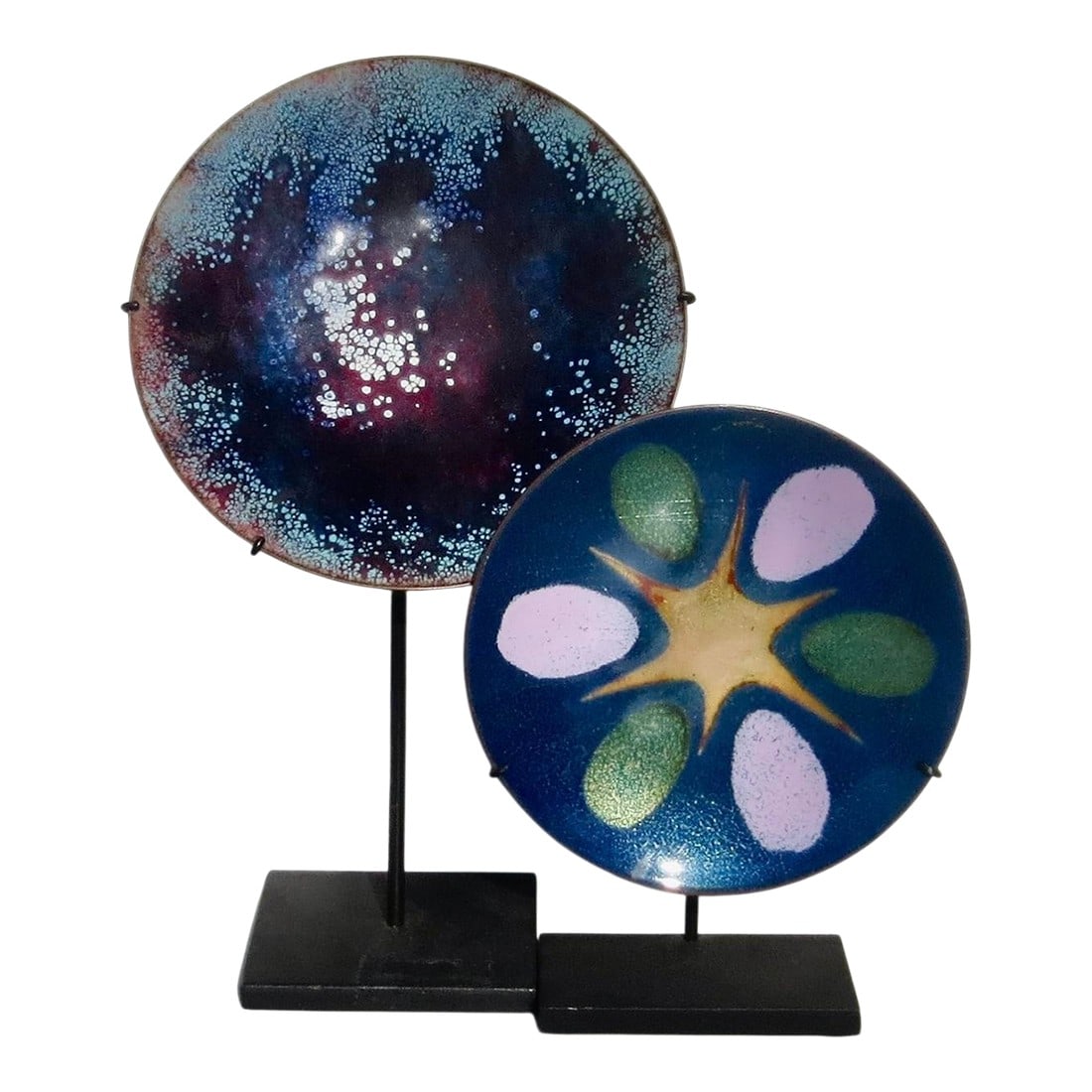 MCM Enamel Trays on Stands - A Pair of 2: A beautiful pair of two enamels on display stands. steel mounts hold the glossy enamels up as fine abstract disks of modern art. Each dish is 4.75", and 4.25" in diameter. The stands are 5" and 8"