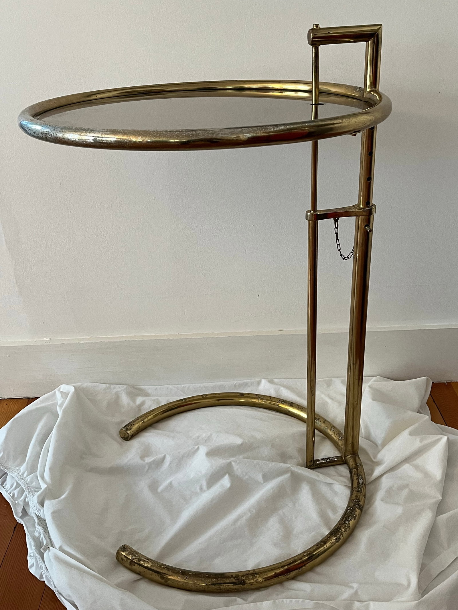 1980s Adjustable Brass Finished Metal & Tinted Glass Side Table, After Eileen Gray E1027 Table - 2