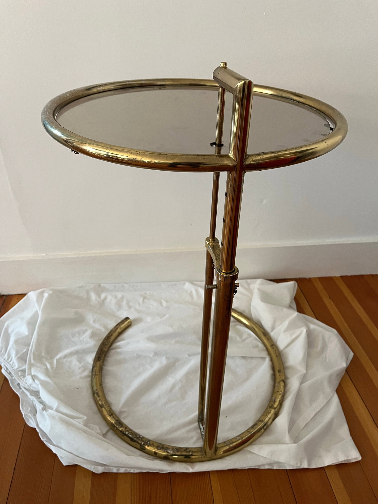1980s Adjustable Brass Finished Metal & Tinted Glass Side Table, After Eileen Gray E1027 Table - 3