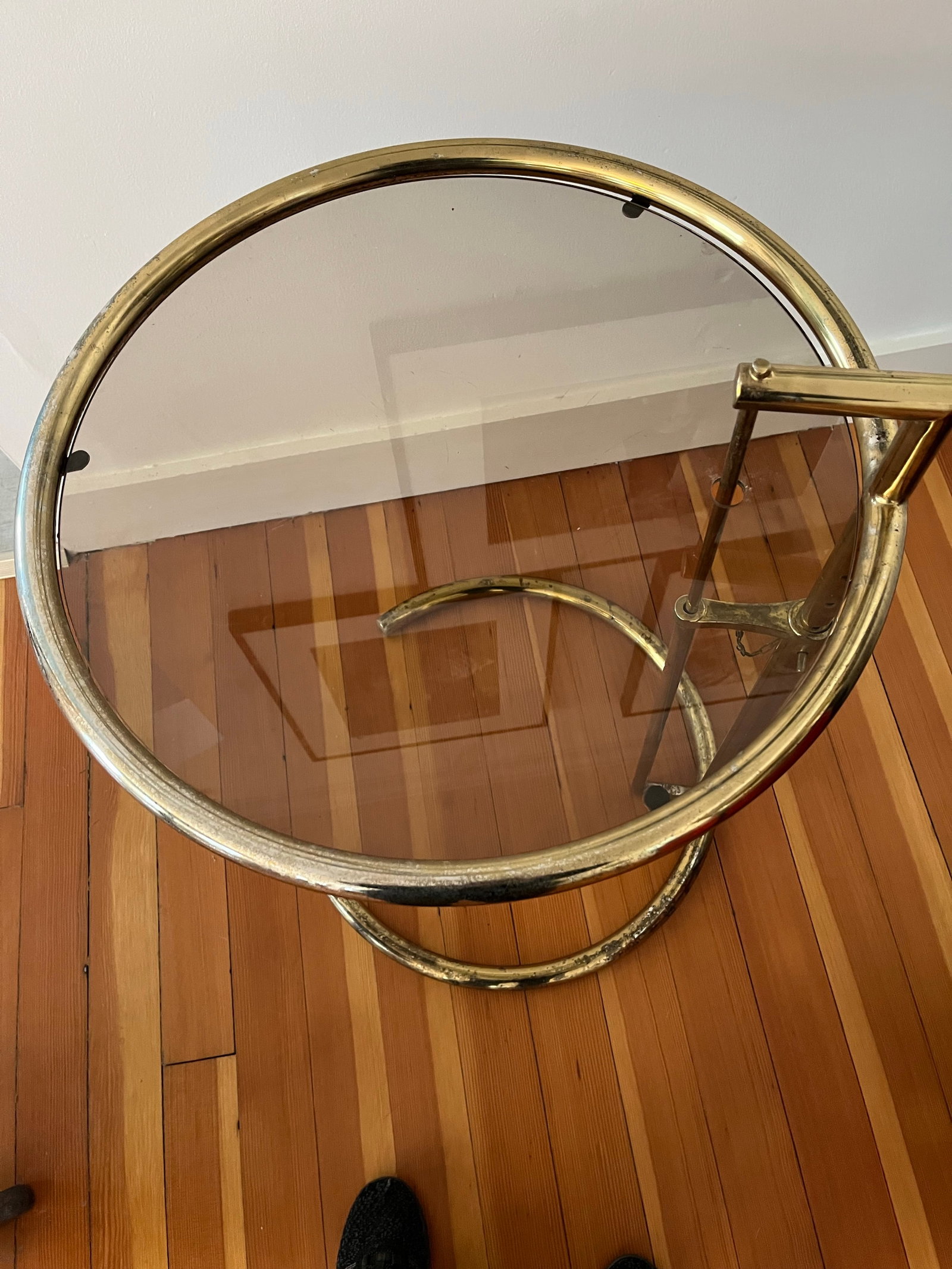 1980s Adjustable Brass Finished Metal & Tinted Glass Side Table, After Eileen Gray E1027 Table - 6