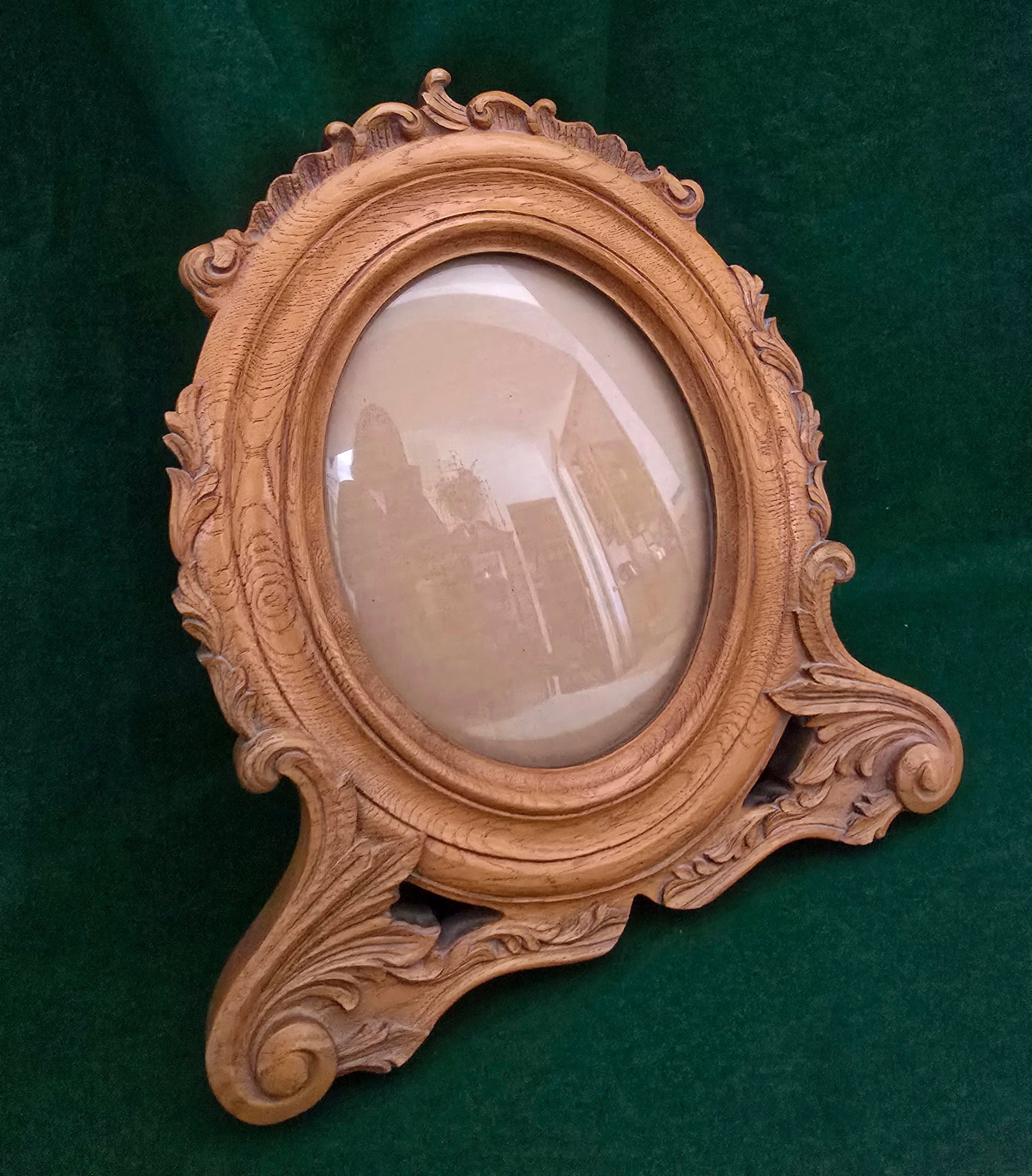 Antique Victorian-Style Oval Tabletop Picture Frame With Original Beveled Glass - 3