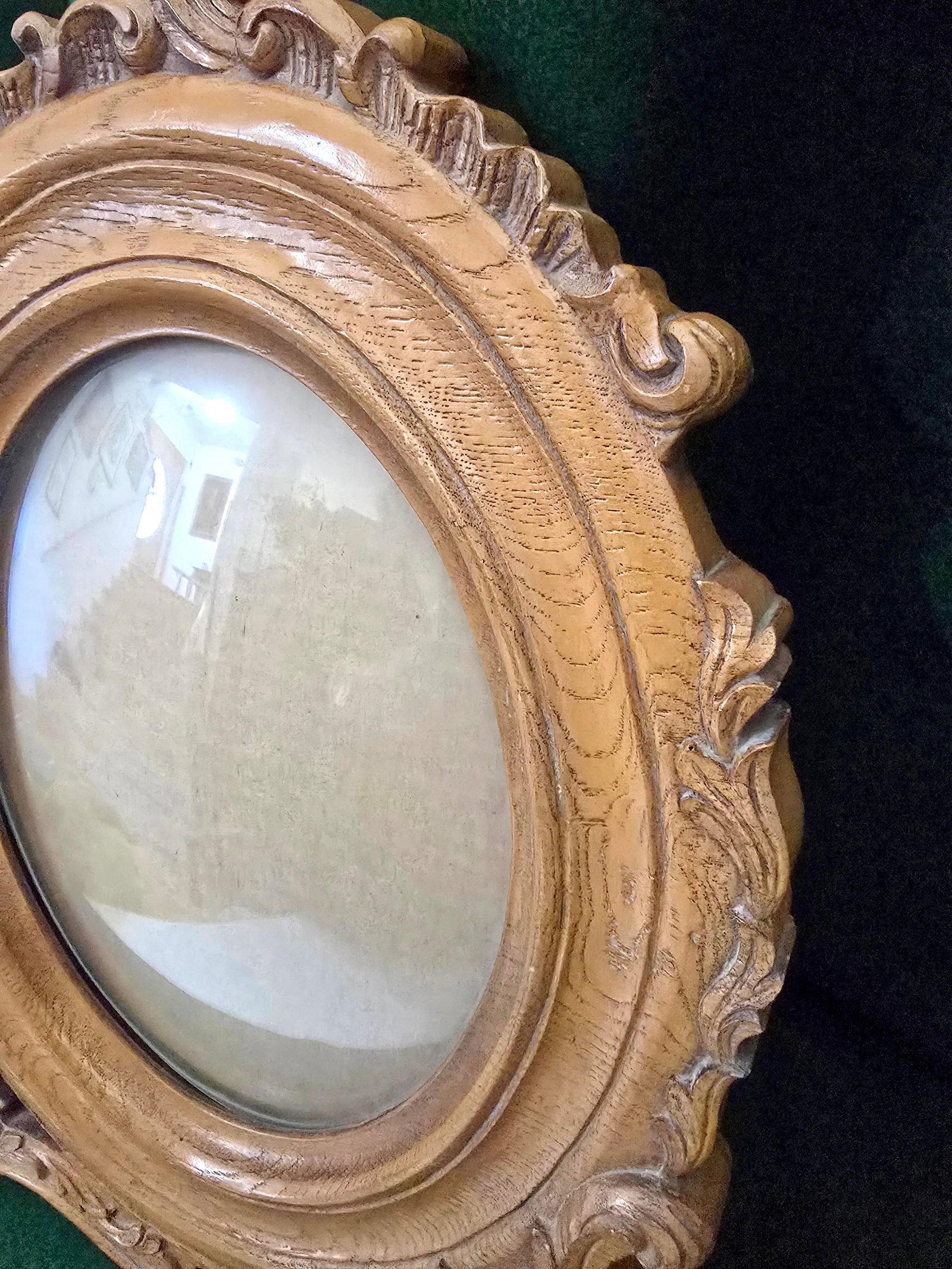 Antique Victorian-Style Oval Tabletop Picture Frame With Original Beveled Glass - 4