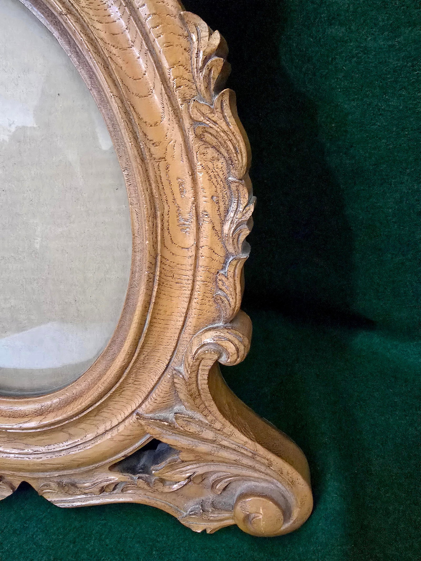 Antique Victorian-Style Oval Tabletop Picture Frame With Original Beveled Glass - 7