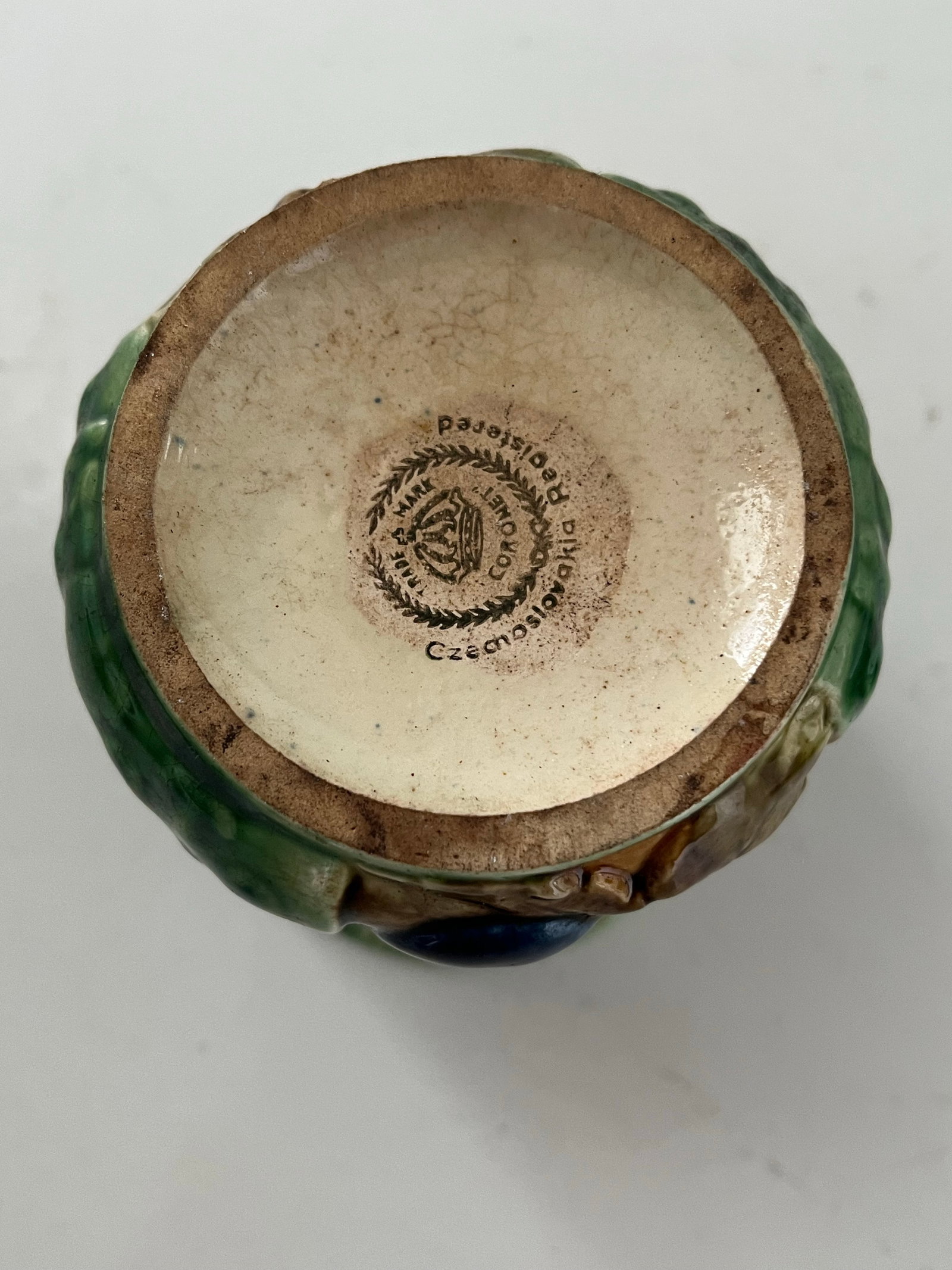 1930s Majolica Lidded Jam Pot Along With Majolica Leaf Form Plate - 10