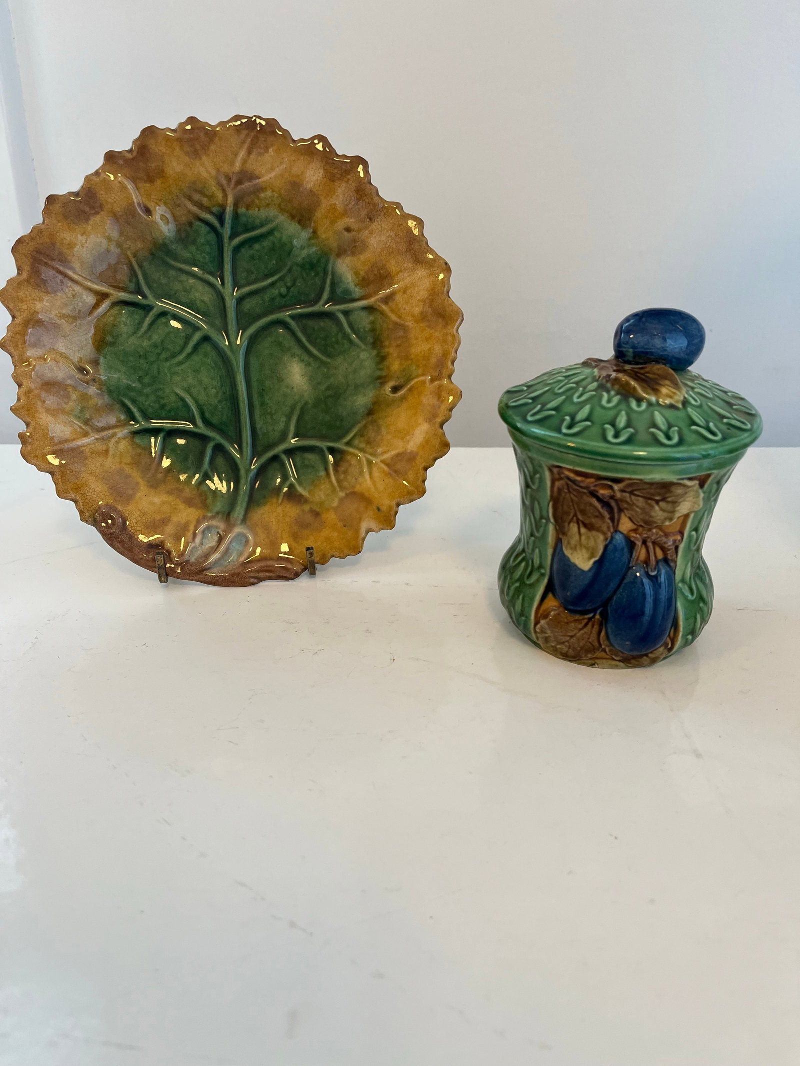1930s Majolica Lidded Jam Pot Along With Majolica Leaf Form Plate - 2