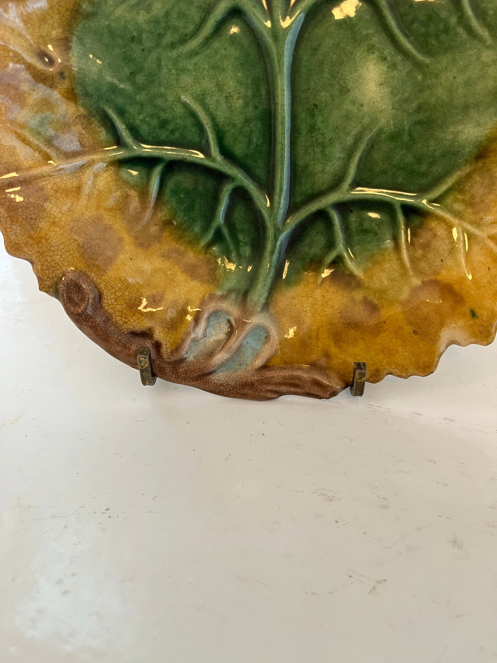 1930s Majolica Lidded Jam Pot Along With Majolica Leaf Form Plate - 8
