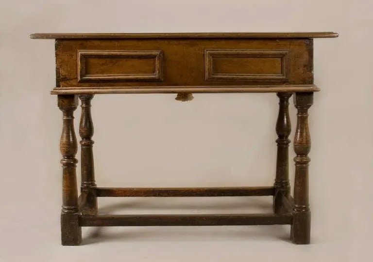 Late 17th-Early 18th Century Italian Library Table - 2