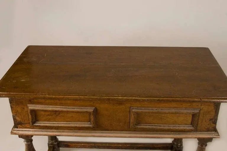 Late 17th-Early 18th Century Italian Library Table - 3