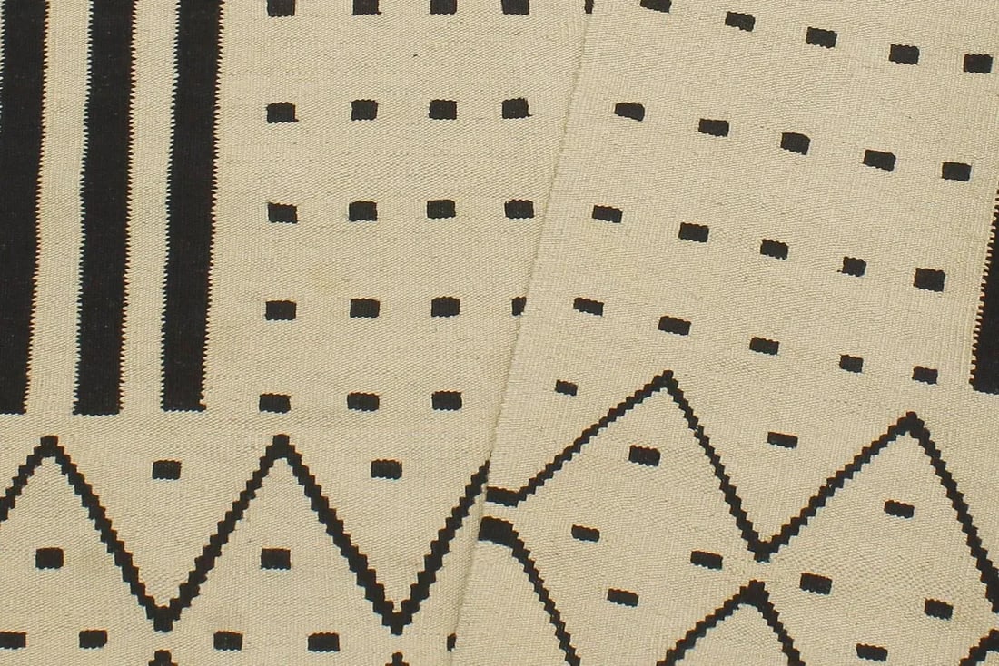 Early 21st Century Caucasian Kilim Beige Black Wool Rug - 2
