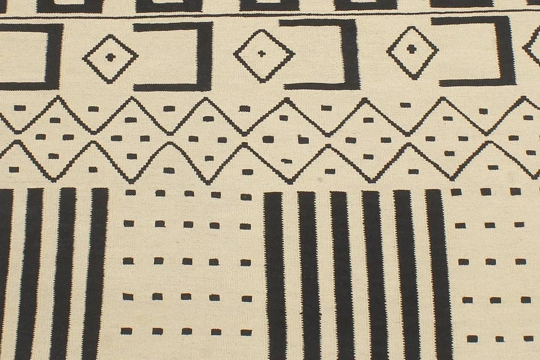 Early 21st Century Caucasian Kilim Beige Black Wool Rug - 3