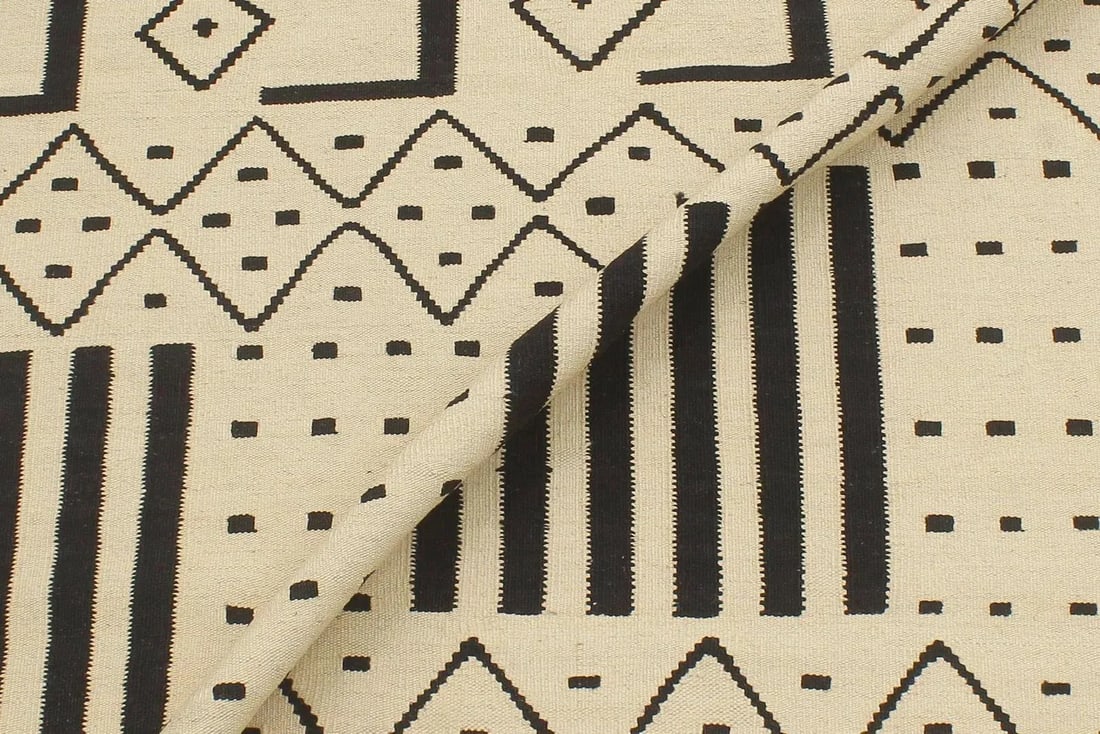 Early 21st Century Caucasian Kilim Beige Black Wool Rug - 4