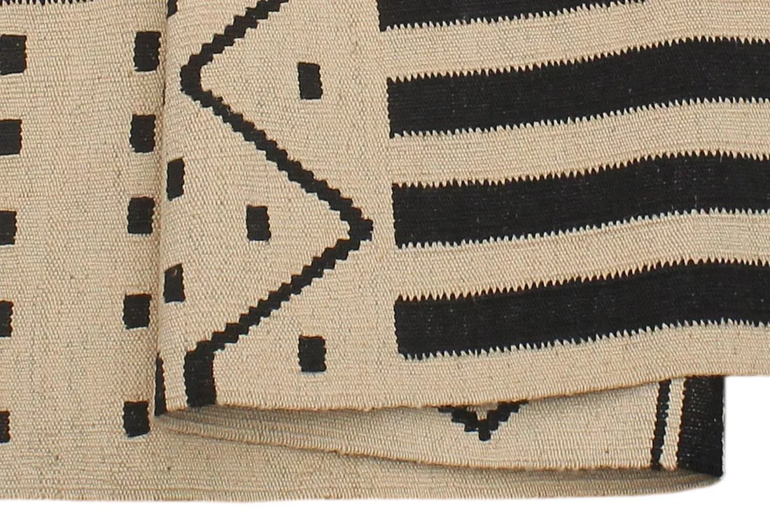 Early 21st Century Caucasian Kilim Beige Black Wool Rug - 7