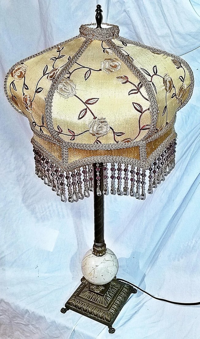 1980s Victorian Hand-Made Table Lamp - 2