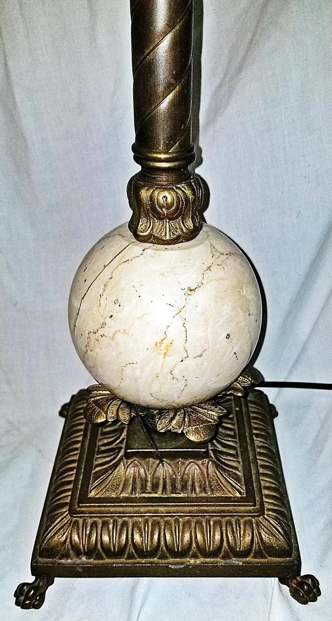 1980s Victorian Hand-Made Table Lamp - 4