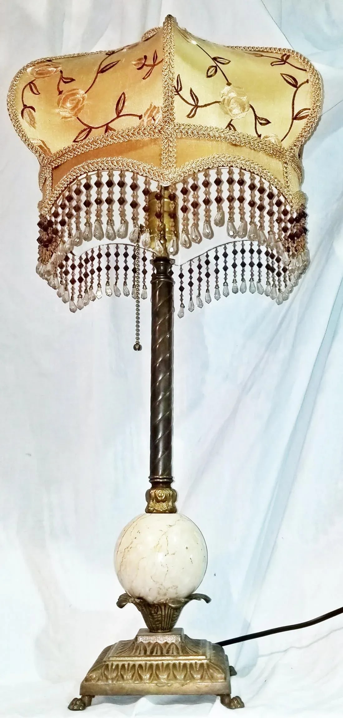 1980s Victorian Hand-Made Table Lamp - 5