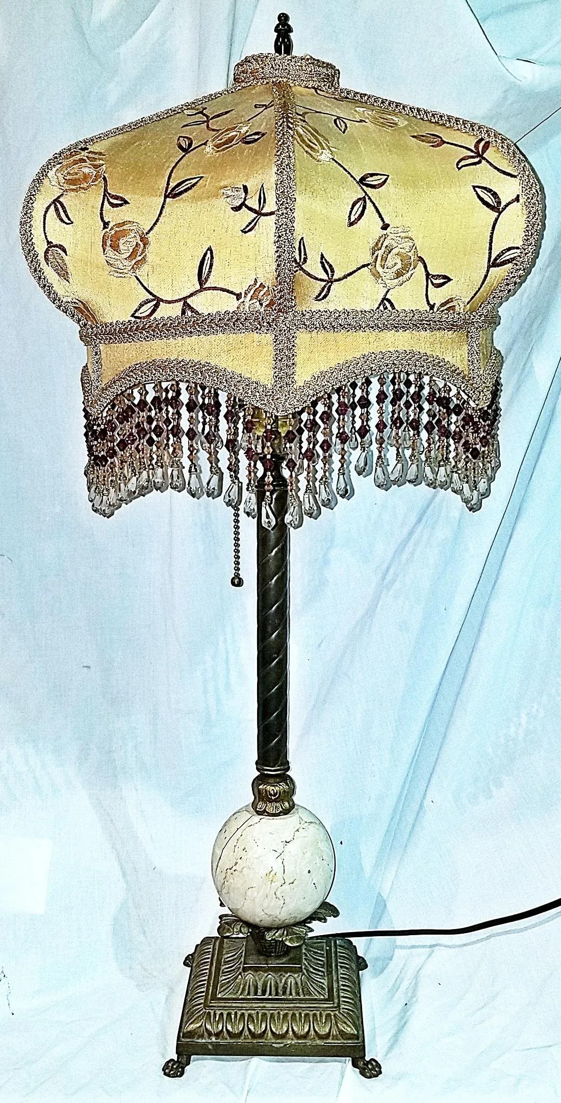 1980s Victorian Hand-Made Table Lamp - 9