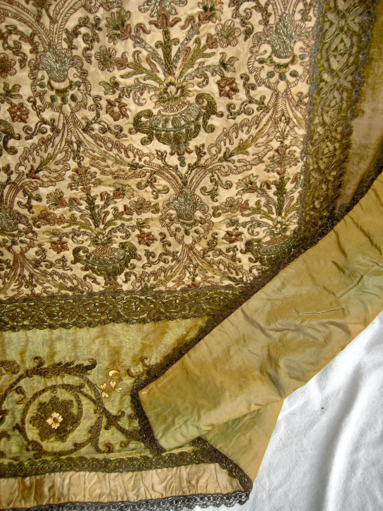 Late 19th Century Gold and Silver Embroidered Velvet Tablecloth or Cover - 11