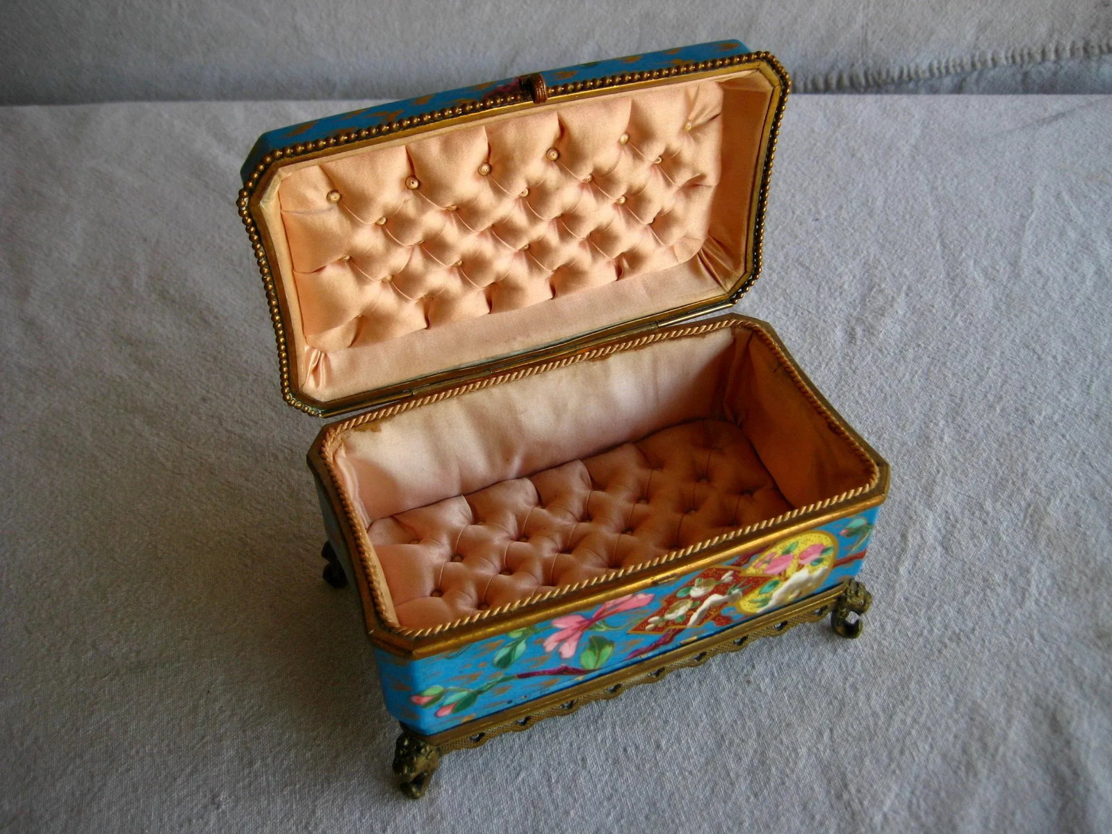 Mid 19th CenturyFrench Jacob Petit Style Porcelain Chinoiserie Jewelry Box - 3