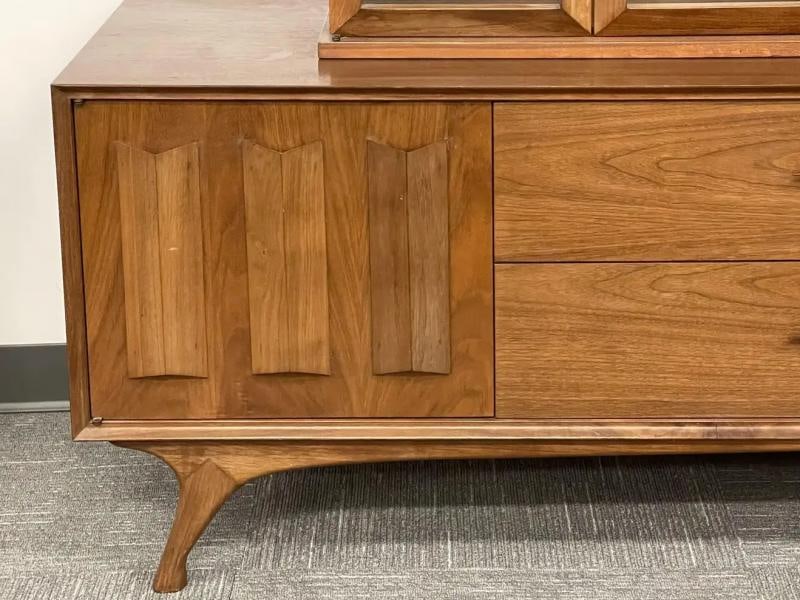 An Irish Mid-Century Modern Breakfront, China Cabinet, Showcase, Display Unit - 6