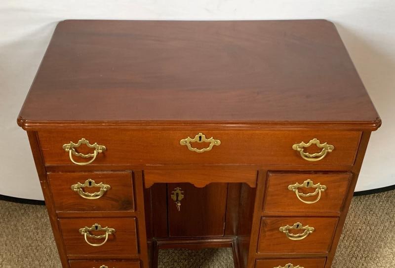 Mid-19th Century Georgian Style Mahogany Knee Hole Desk - 3