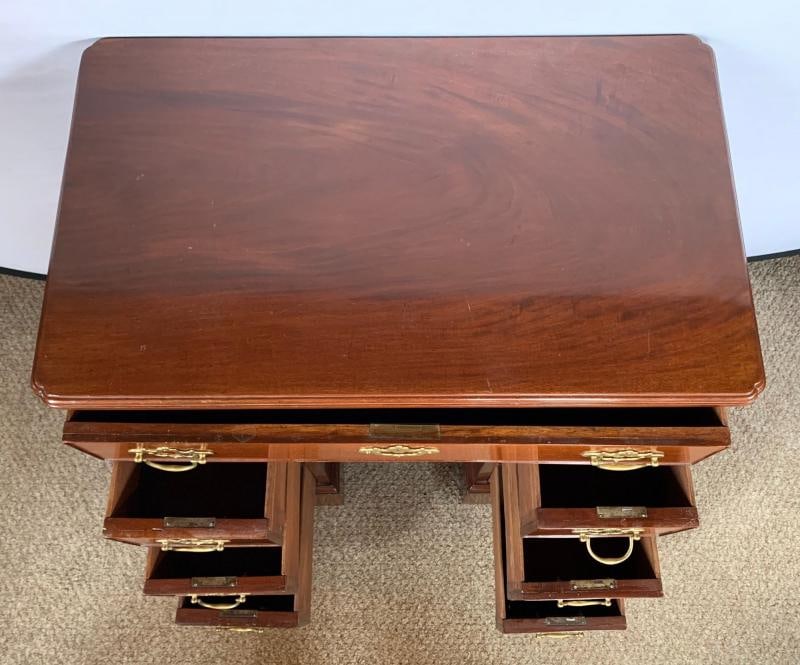 Mid-19th Century Georgian Style Mahogany Knee Hole Desk - 7